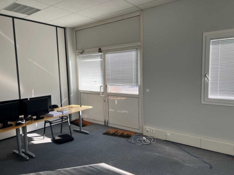 Location Locaux d'activité BIEVRES - Photo 3