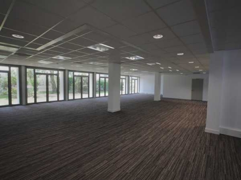 Location Bureaux VELIZY-VILLACOUBLAY - Photo 6
