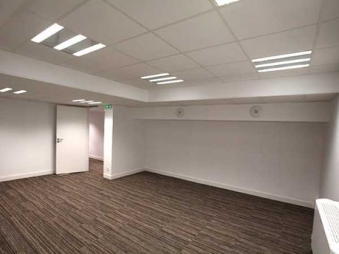 Location Bureaux VELIZY-VILLACOUBLAY - Photo 5