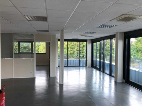 Location Bureaux ROISSY-EN-FRANCE - Photo 1