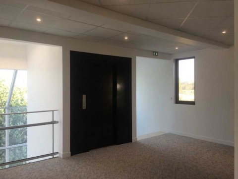 Location Bureaux MONTIGNY-LE-BRETONNEUX - Photo 5