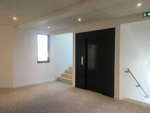 Location Bureaux MONTIGNY-LE-BRETONNEUX - Photo 4