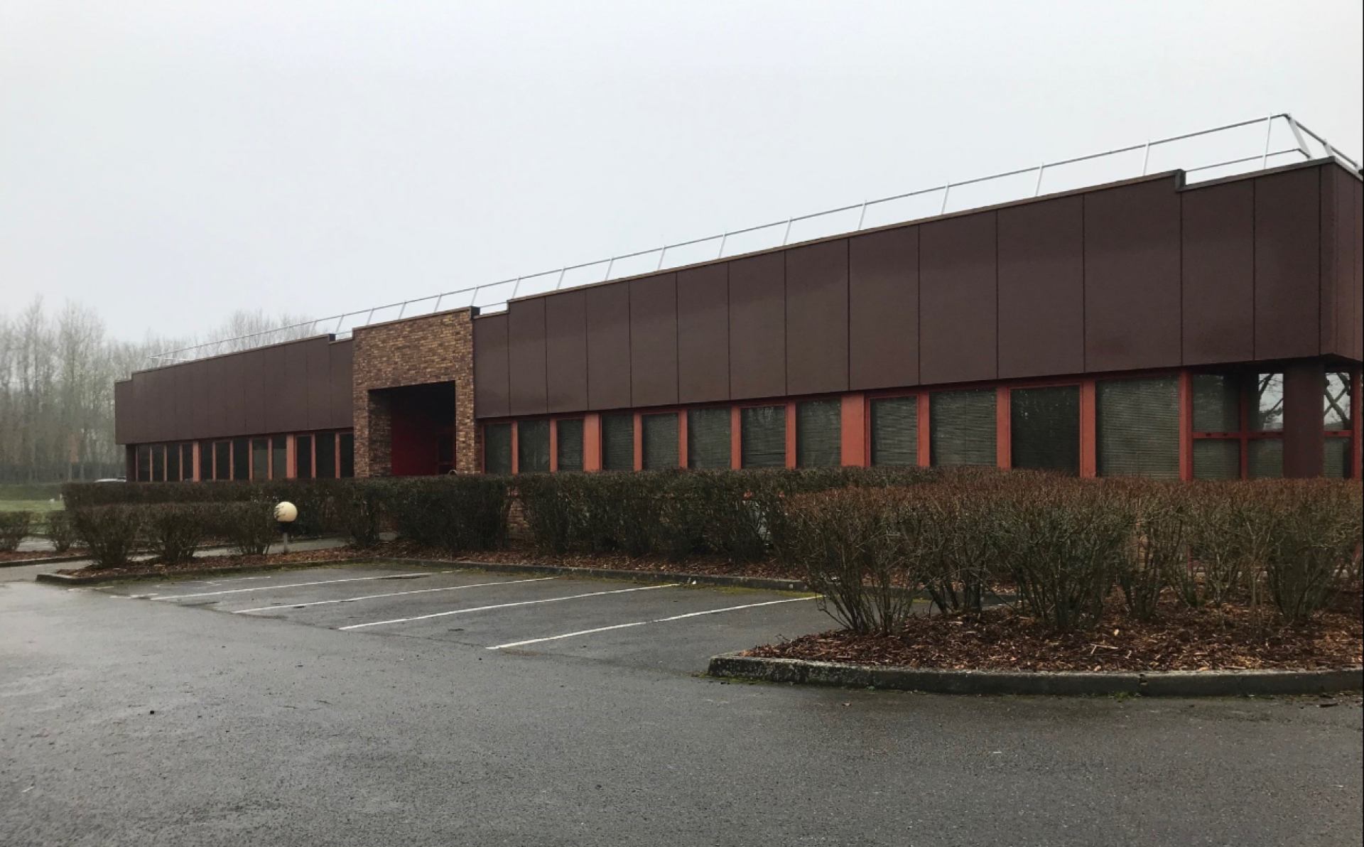 Bâtiment indépendant à louer au cœur de la zone de Pissaloup, à Saint Quentin en Yvelines
