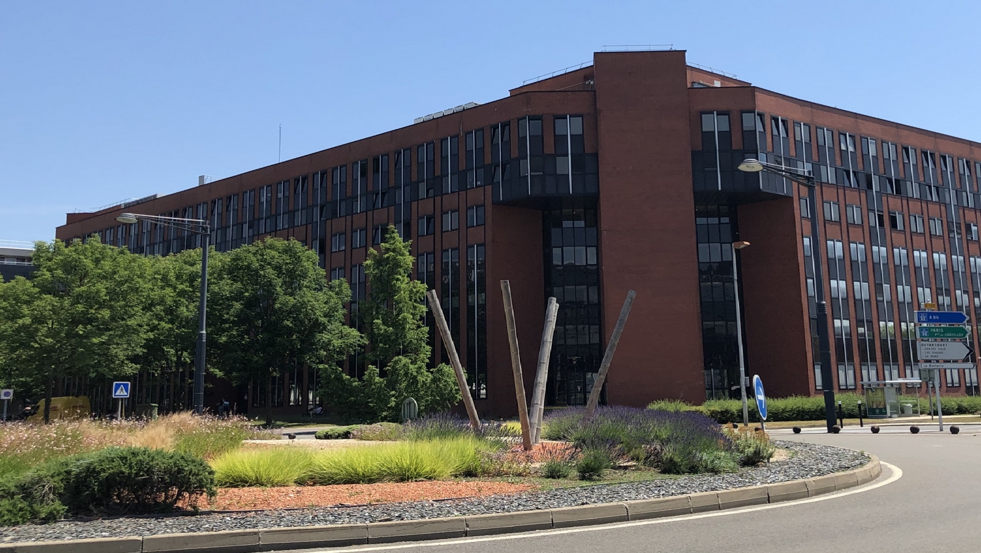 Bureaux rénovés – ERP Possible proche de la gare de Saint-Quentin-en-Yvelines