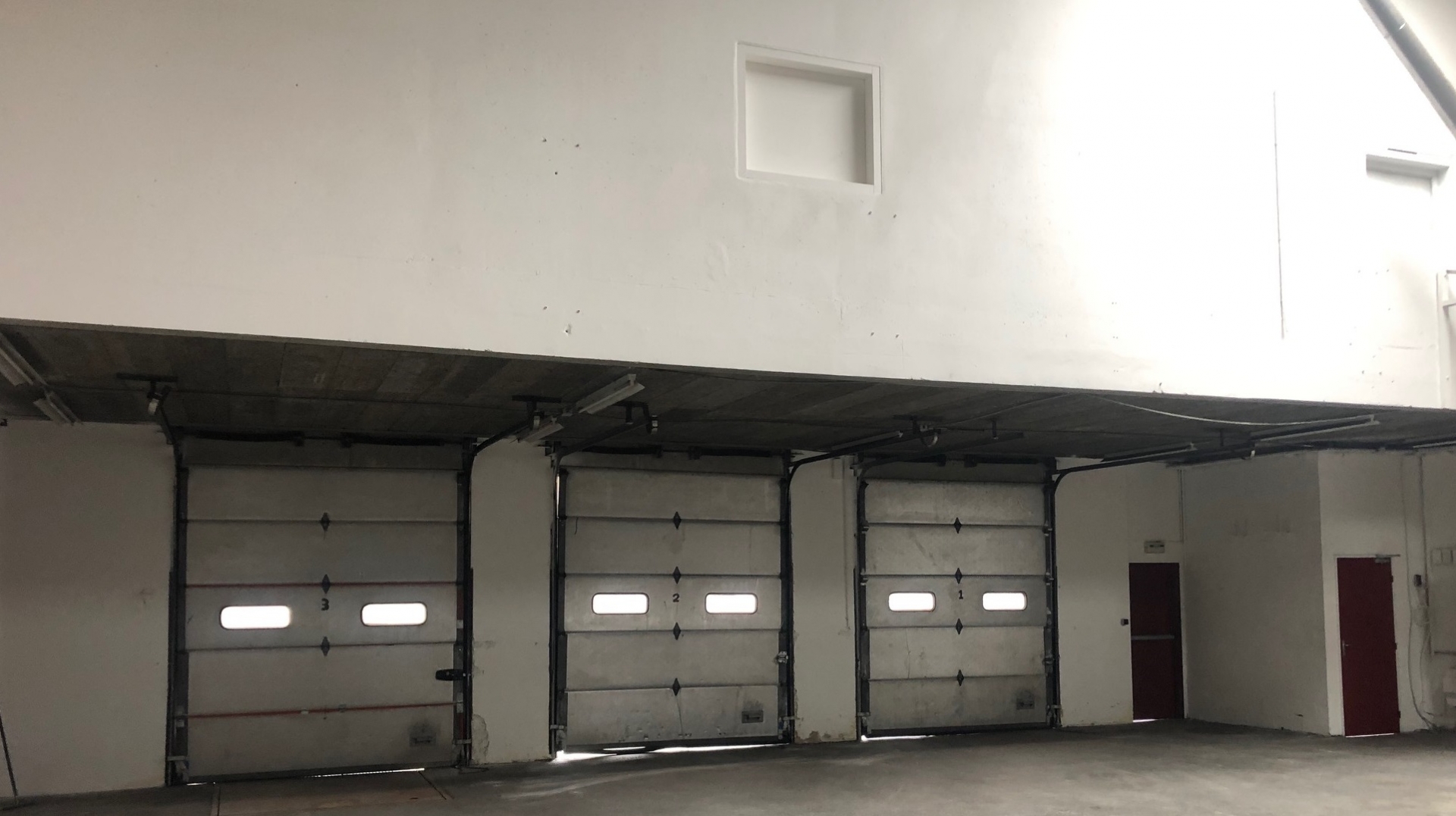 Entrepôts disponibles à la location à seulement 2,5 km de la Porte de Saint-Ouen