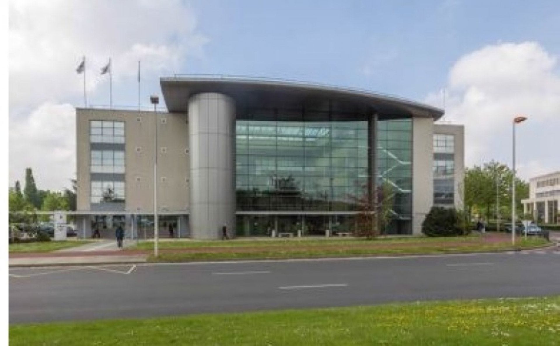 Le Renaissance : bureaux récents et rénovés à Guyancourt !