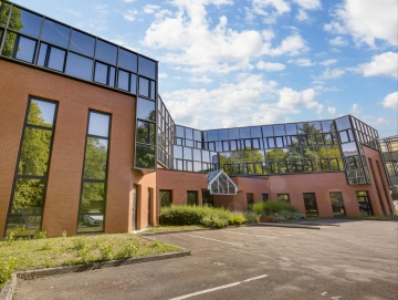 Arc Eiffel Investissement acquiert un bâtiment indépendant de 3 000 m² de bureaux et d’activité à Montigny-Le-Bretonneux (78)