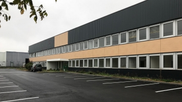 Entrepôt avec important stockage extérieur à Saint-Quentin-en-Yvelines