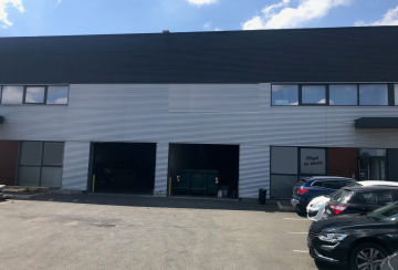 Surface à usage d'entrepôt et de bureaux à louer dans la ZAC de la Clef Saint Pierre à Elancourt (78990)